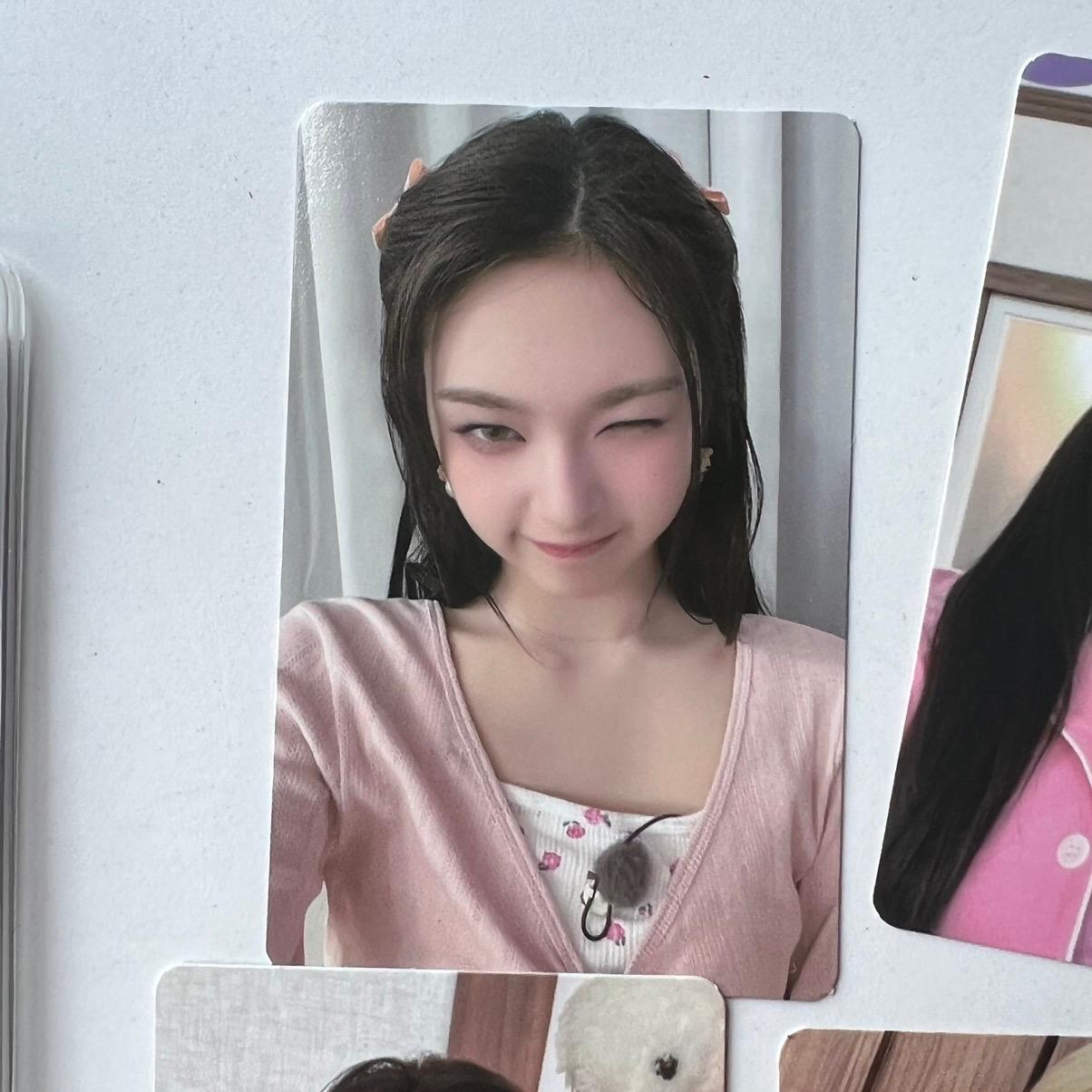 Photocard BABYMONSTER Rose Day Lucky Draw Event - Thẻ ảnh bo góc Babymonster