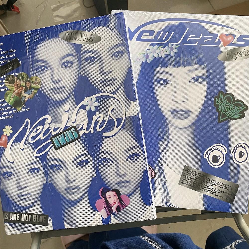HỦY MÃ - NewJeans Blue Book ver Official