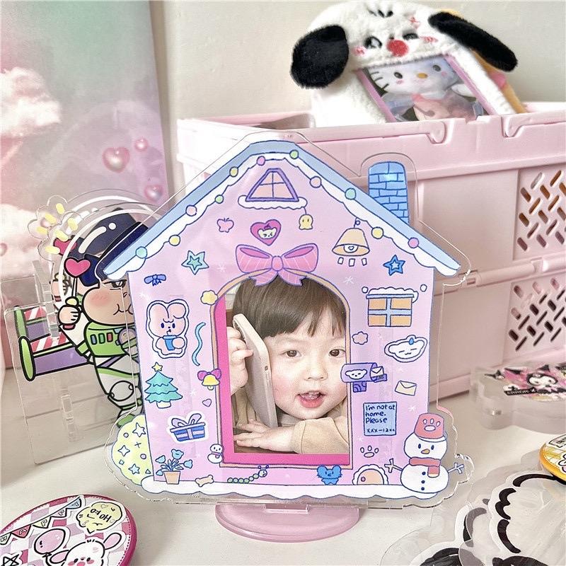 Tổng hợp mẫu standee, holder, frame đựng thẻ bo góc bắt trend