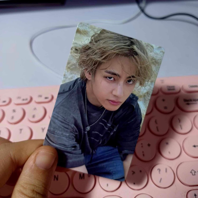 Album BTS V Layover