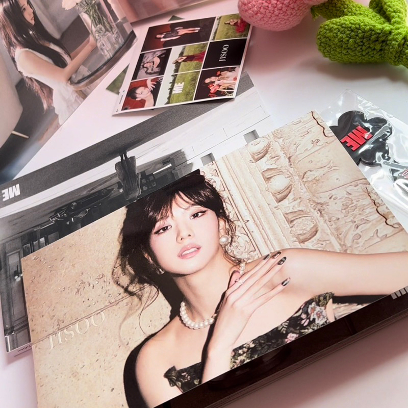 Tách lẻ photobook Special Jisoo