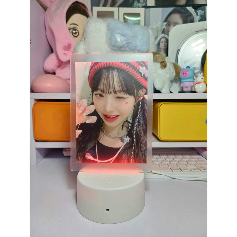 Đèn bàn trang trí nhiều màu IVE