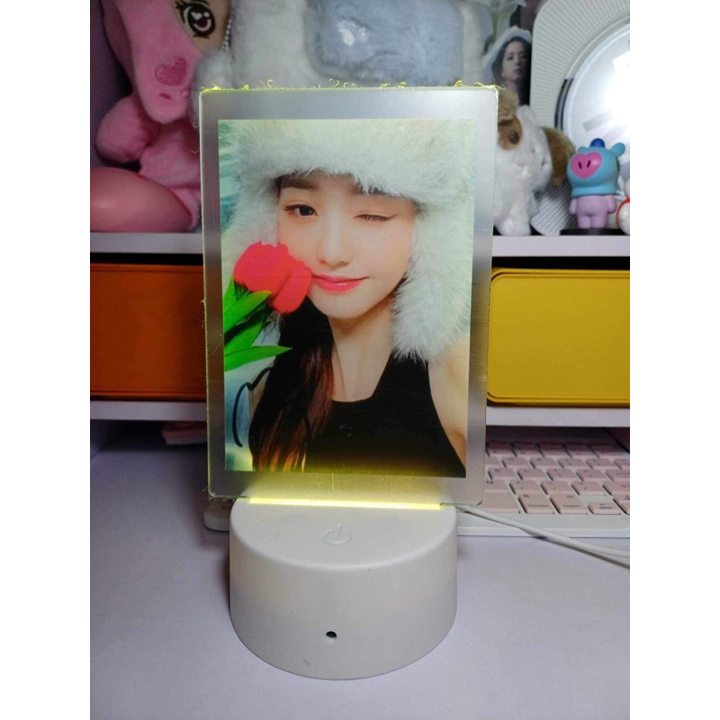 Đèn bàn trang trí nhiều màu IVE