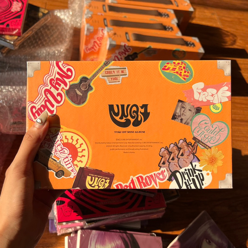 Album Yuqi YUQ1 (G)i-DLE chính hãng