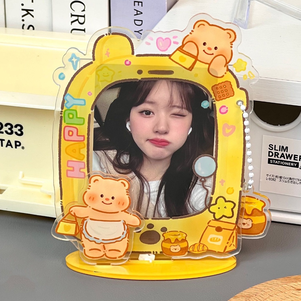 Tổng hợp mẫu standee, holder, frame đựng thẻ bo góc bắt trend