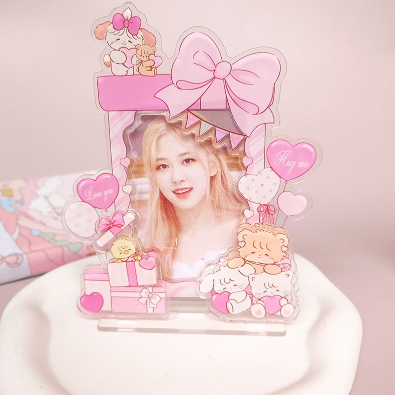 Tổng hợp mẫu standee, holder, frame đựng thẻ bo góc bắt trend