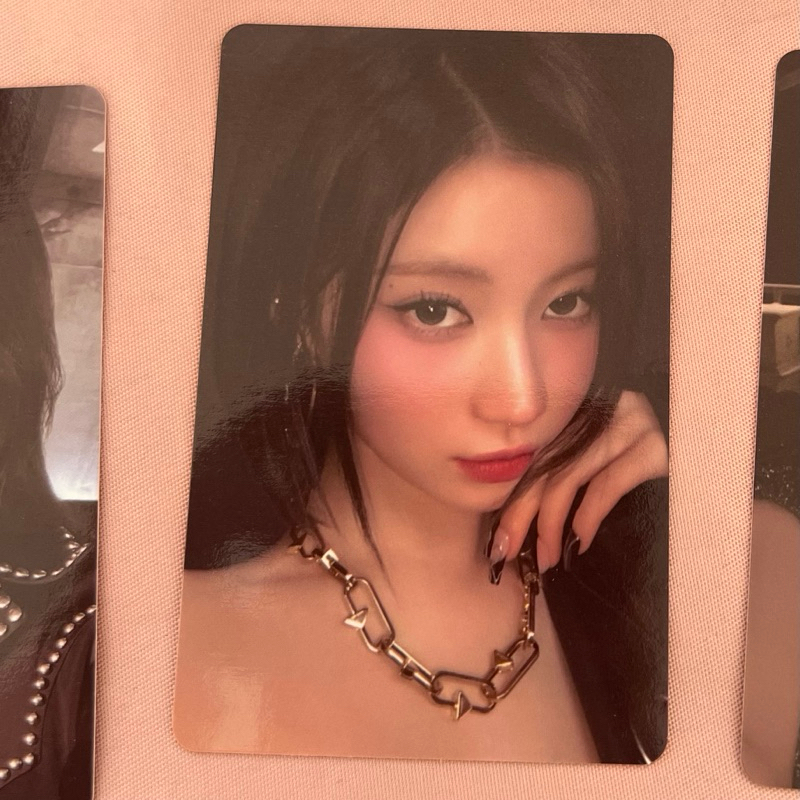 Photocard BABYMONSTER Rose Day Lucky Draw Event - Thẻ ảnh bo góc Babymonster