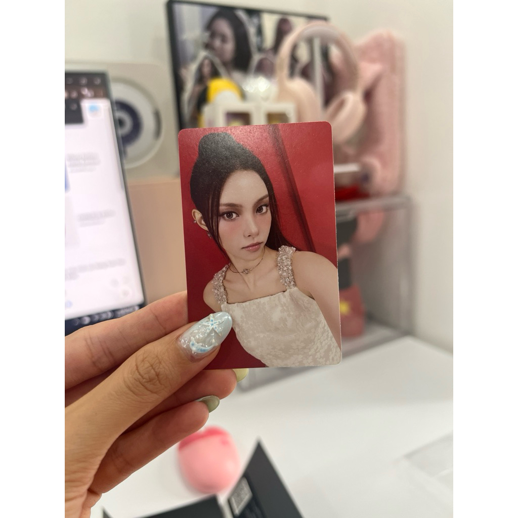 Tách lẻ photocard ILLIT 'Bomb' chính hãng