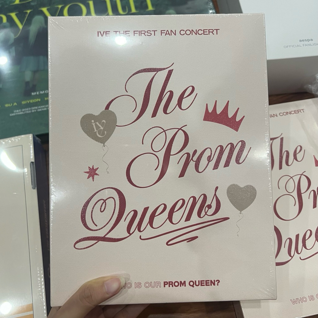 IVE THE FIRST FAN CONCERT [The Prom Queens]