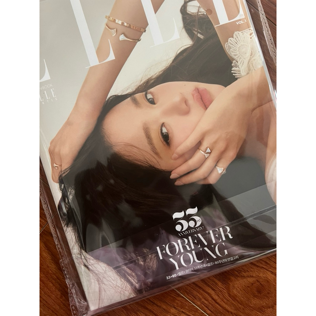 Album ảnh bìa WONYOUNG tháng 11