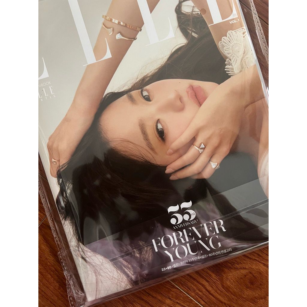 Album ảnh bìa WONYOUNG tháng 11