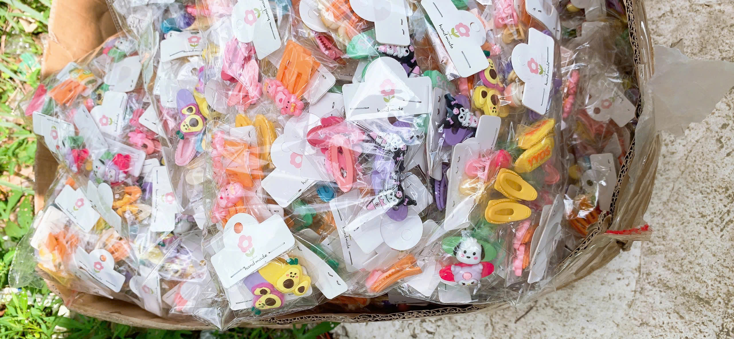 TÚI 2 KẸP MÁI BẦU ĐÍNH CHARM (1)