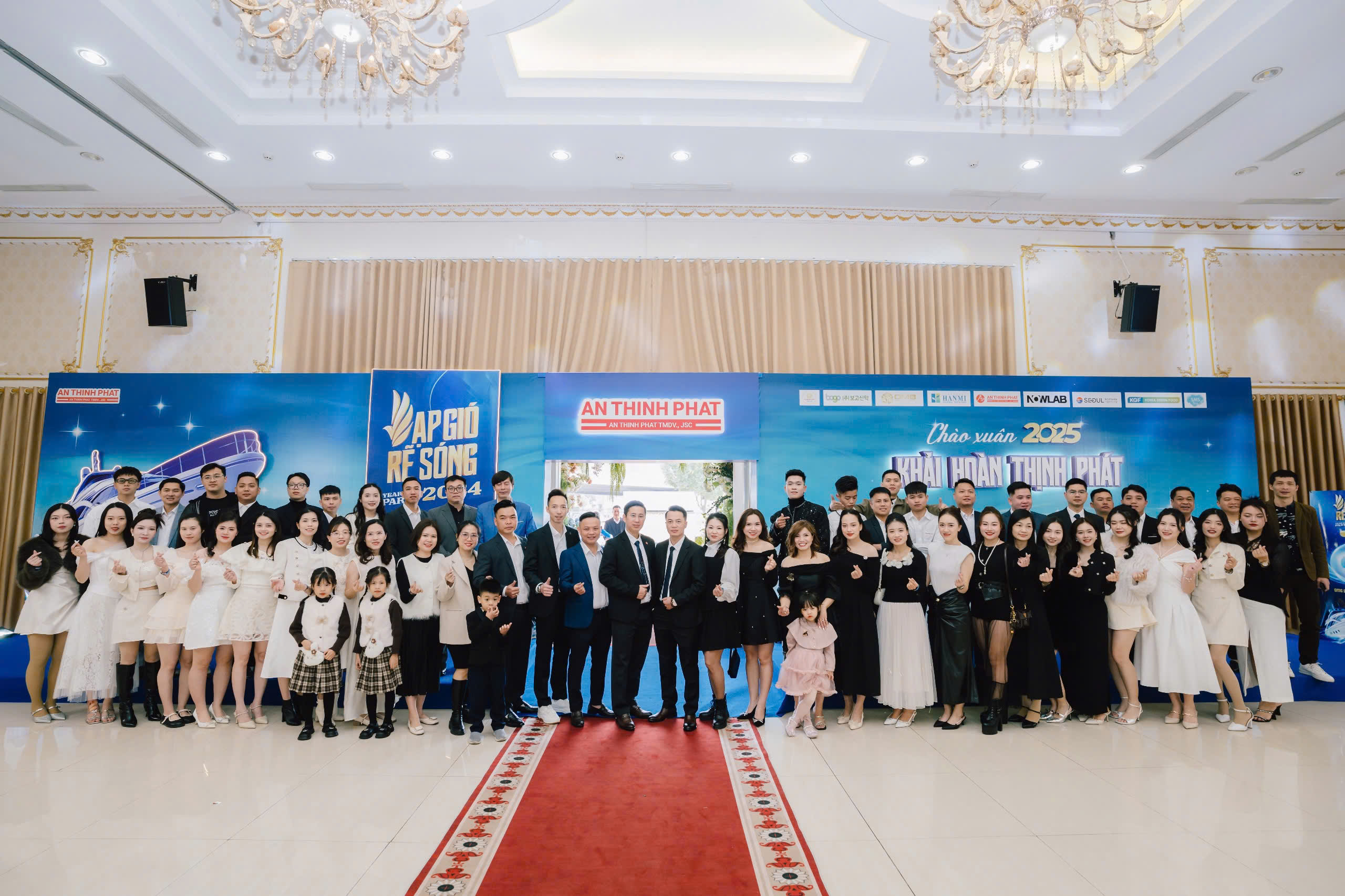 YEAR END PARTY 2024 - ĐẠP GIÓ RẼ SÓNG CHÀO XUÂN 2025: MỘT ĐÊM TỰ HÀO VÀ ĐẦY CẢM XÚC