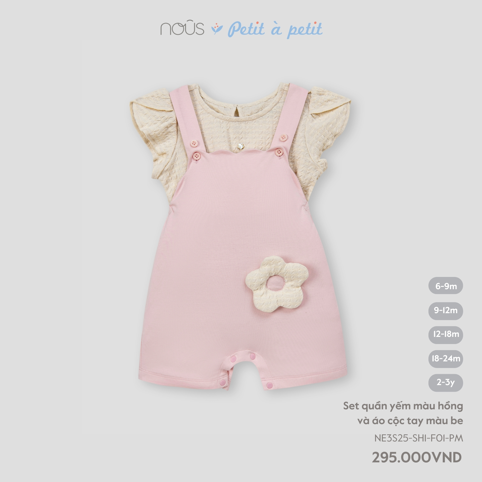 Set quần yếm màu hồng và áo cộc tay màu be