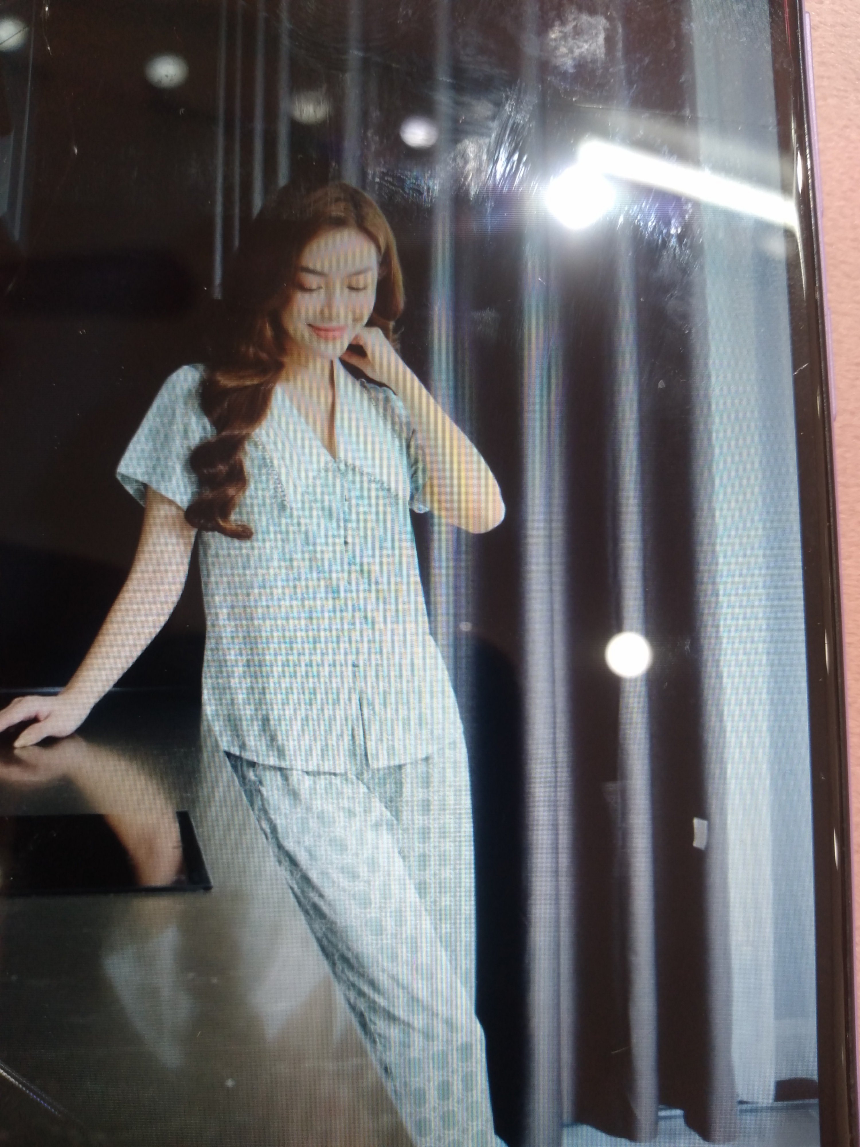 Bộ lụa họa tiết cổ trắng quần dài áo tay cộc LYTRENDY