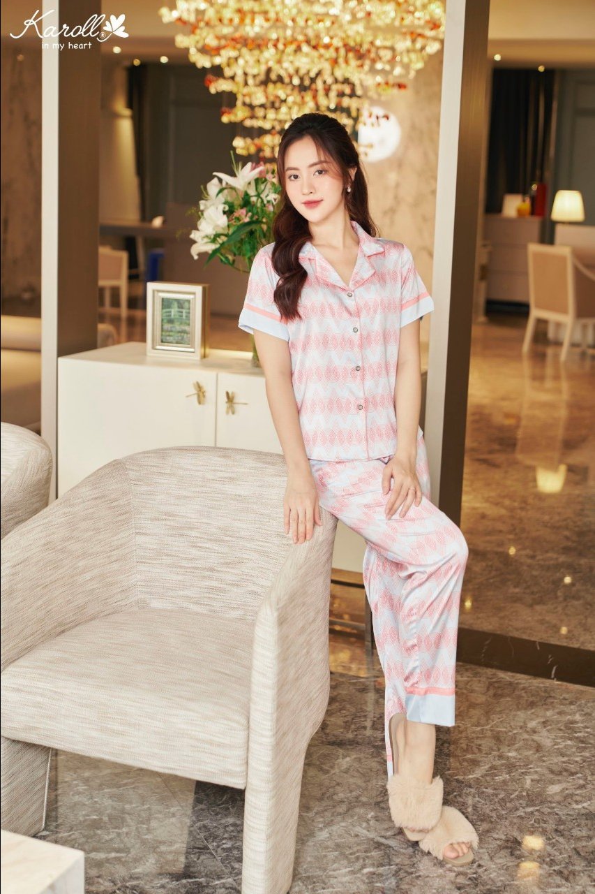 Bộ Lụa Karoll quần dài áo cộc NH23.013
