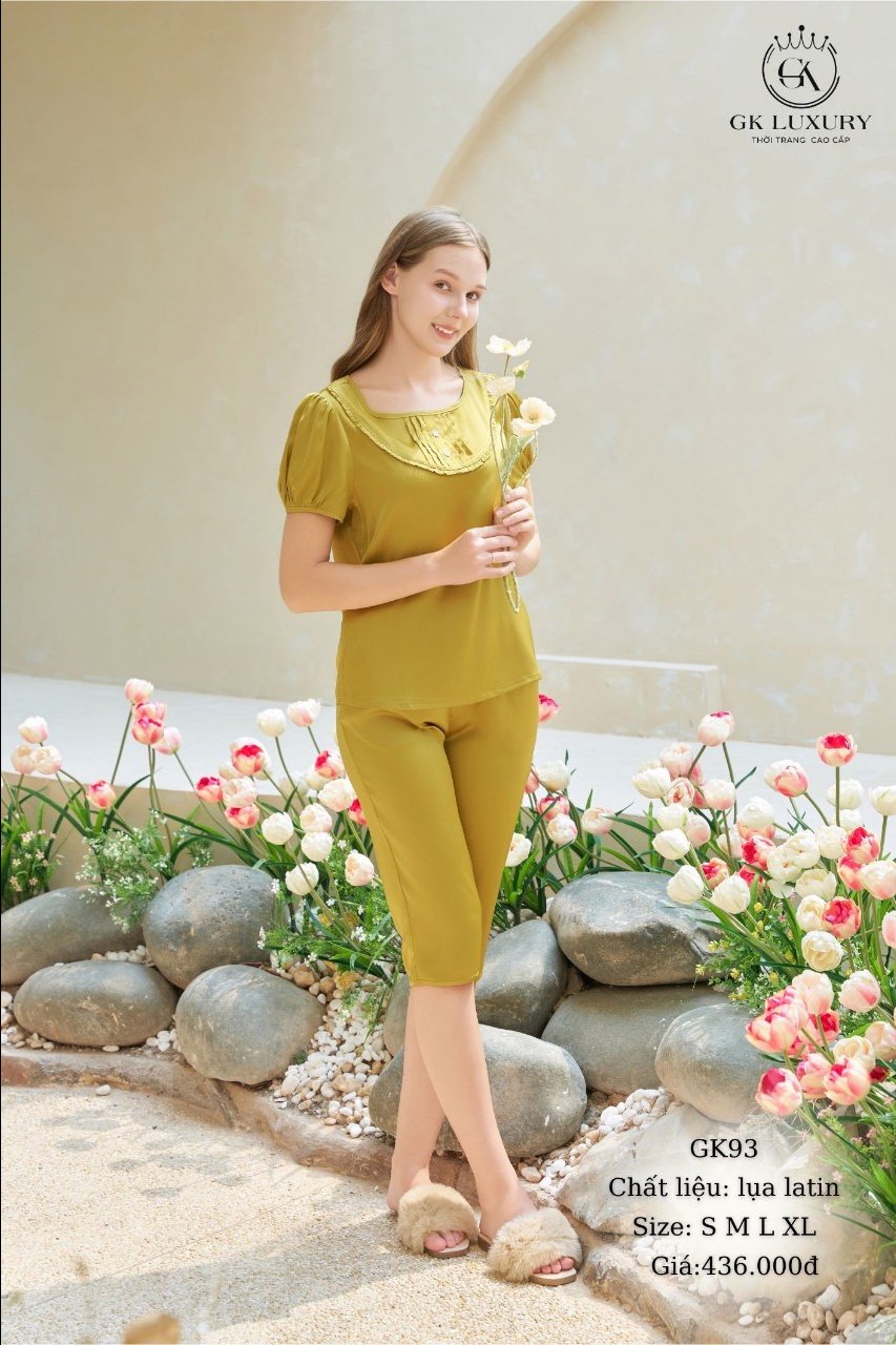 Bộ lụa áo cộc tay cổ tròn  ,QL gk93