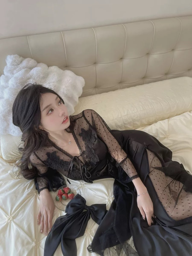 váy ngủ lụa pha ren dáng dài