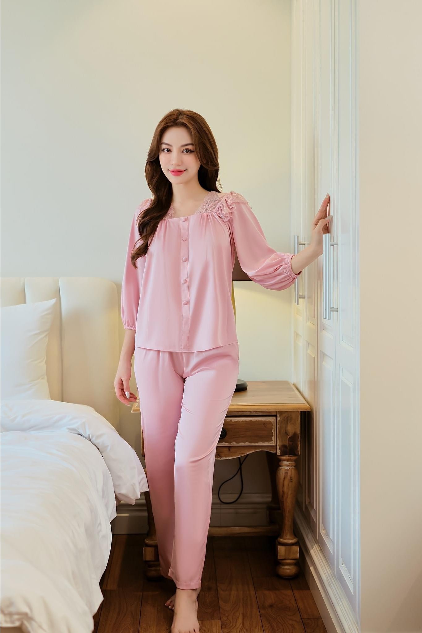 Bộ Lytrendy ,Lụa ren -Qdài áo tay dài  BN395