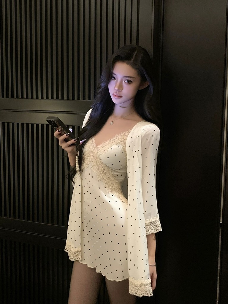 Váy ngủ chấm bi kèm choàng 10513