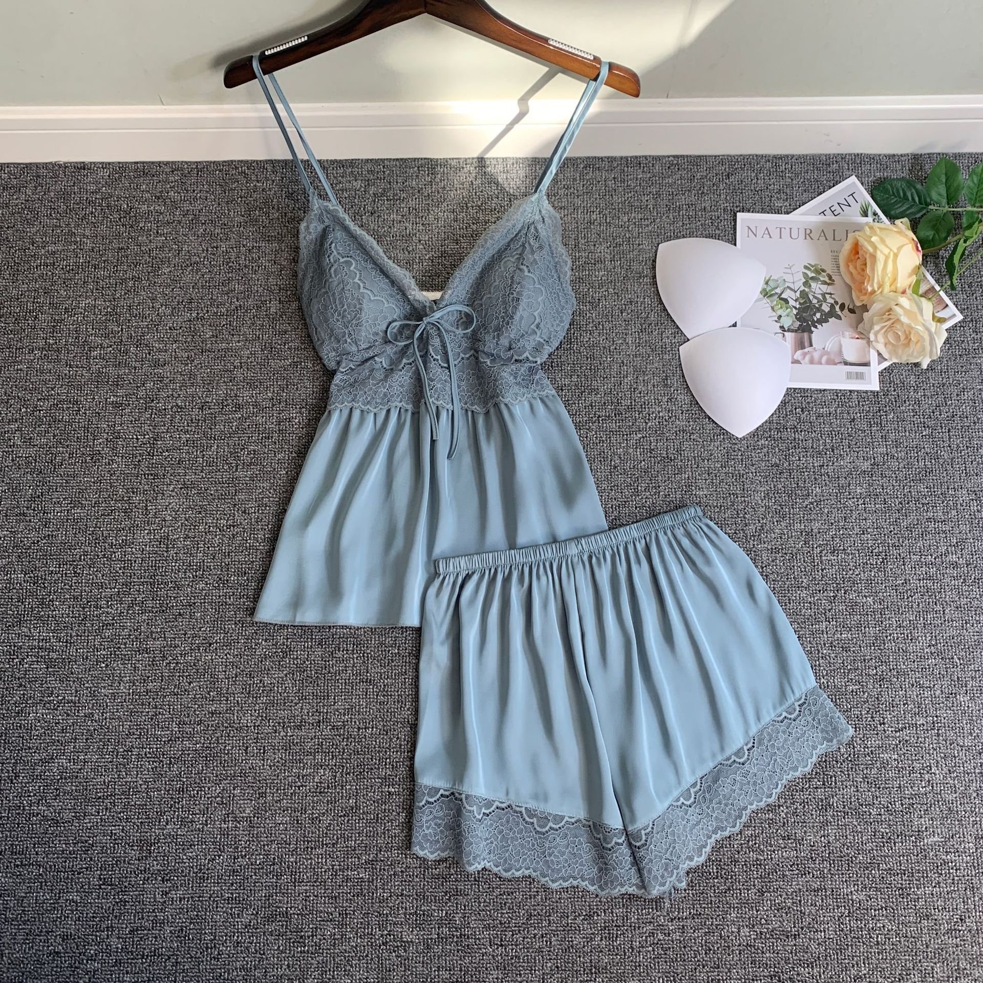 Bộ ngủ lụa 2 dây kèm mút 8308