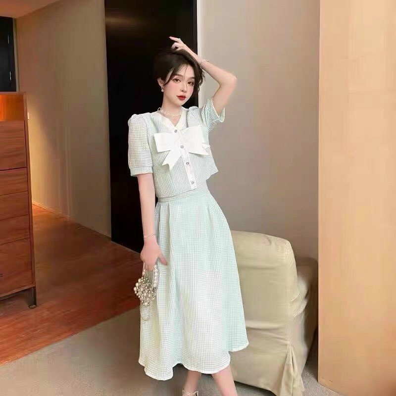 Set áo croptop tay ngắn mix chân váy dài