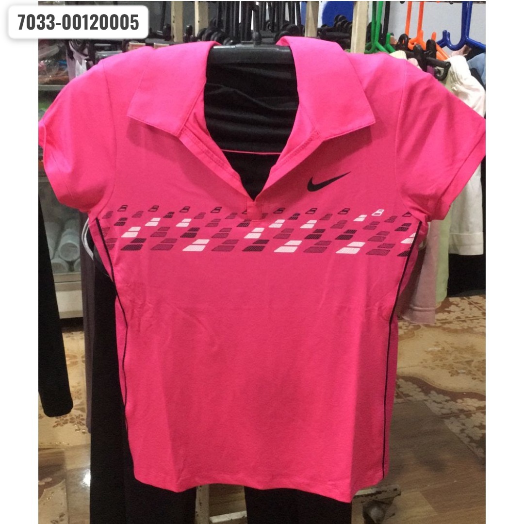 ຊຸດກະປົ່ງມີຄໍ NIKE