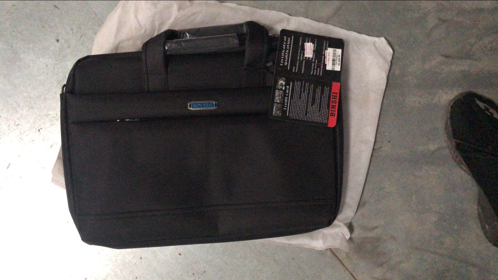 ກະເປົາໃສ່ຄອມ