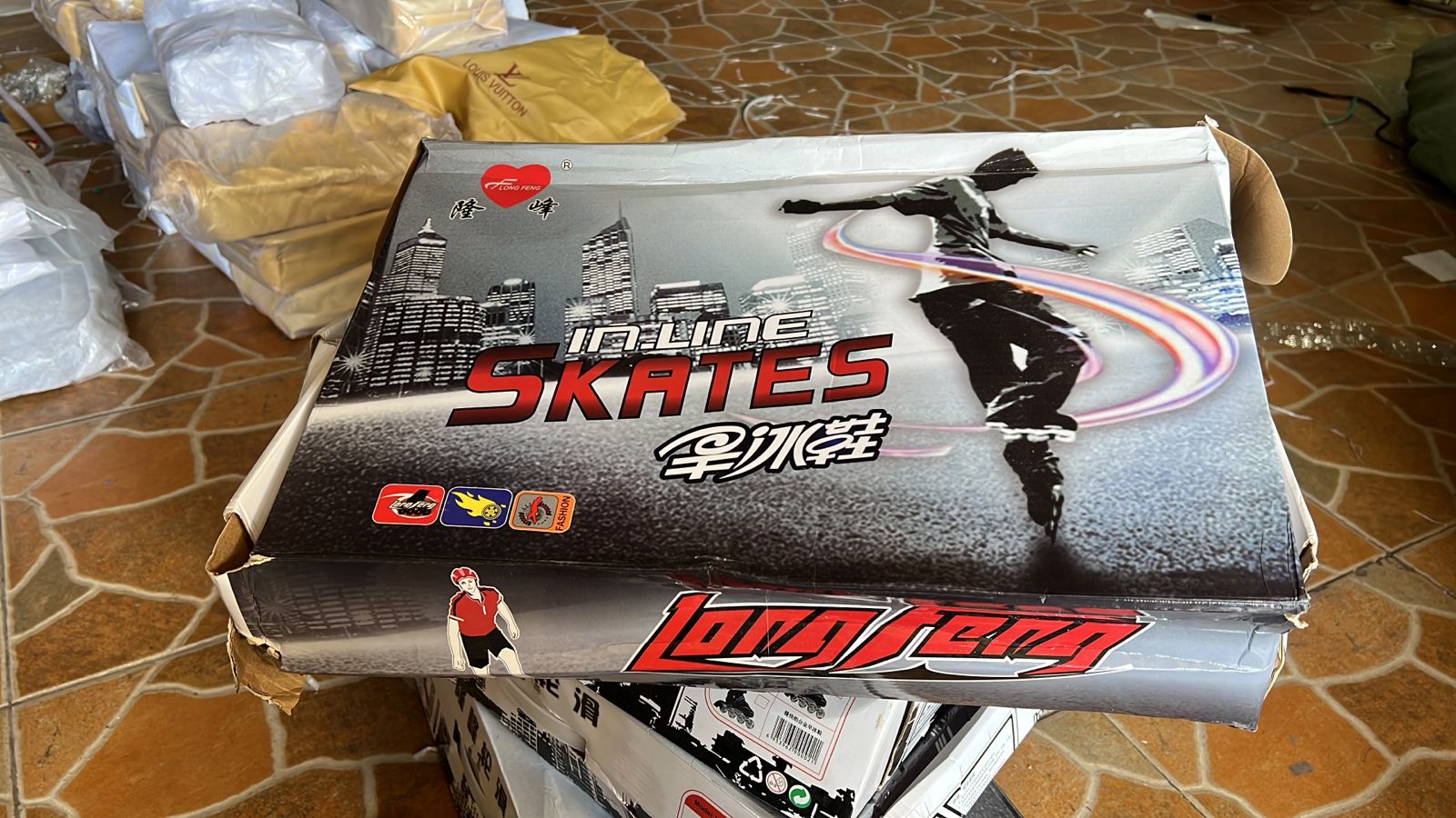 ເກີບສະເກັດ LONGFENG 907