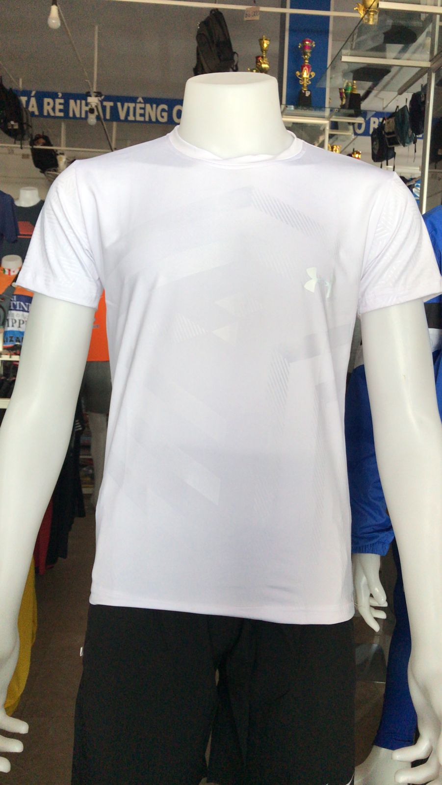 ຊຸດ UnderArmour ຄໍມົນຊາຍ