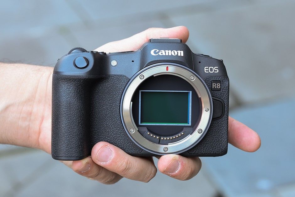 Máy ảnh Canon EOS R8 body chính hãng tại Weloshop