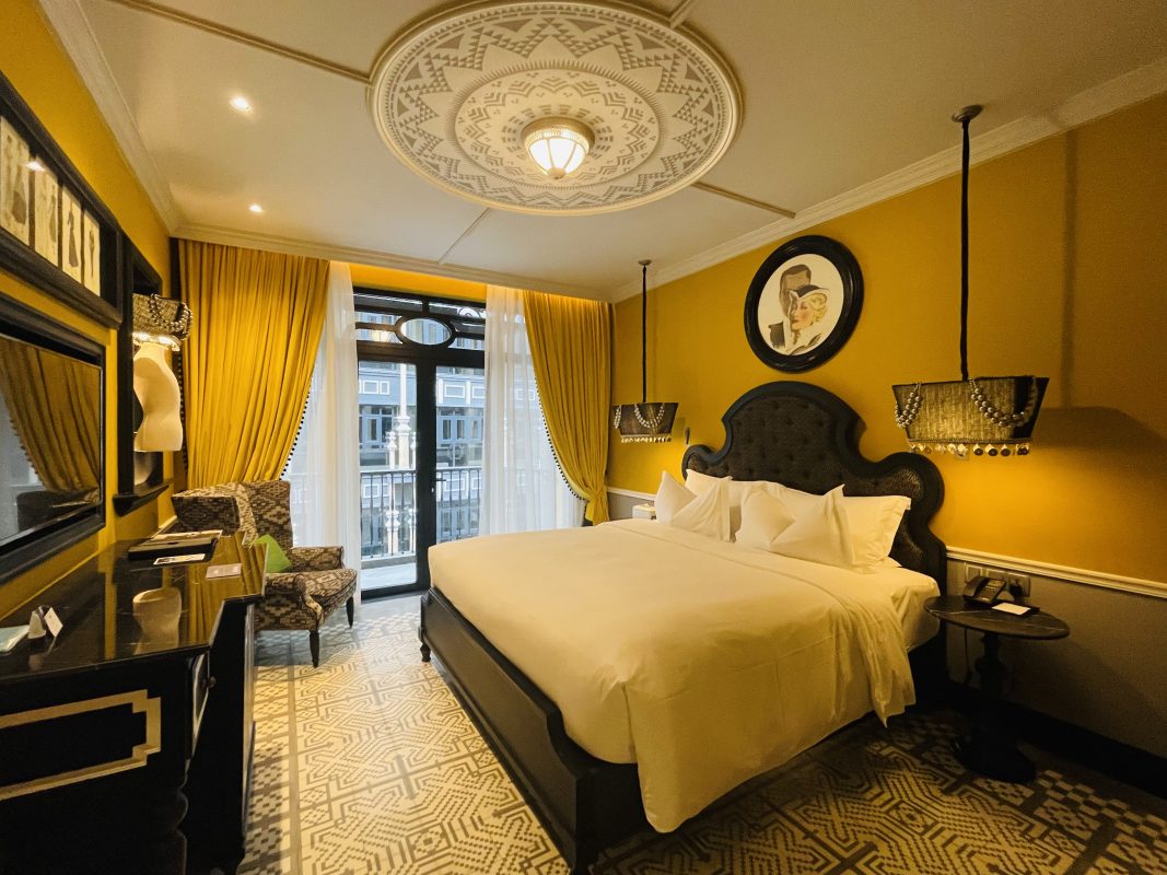 Booking Hotel de la couple Sapa with best price