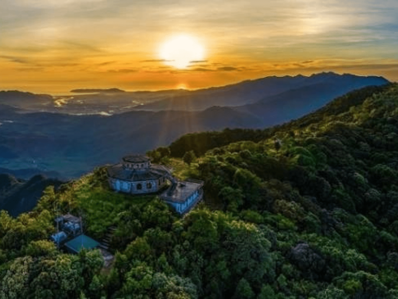 Bach Ma national park trekking tour