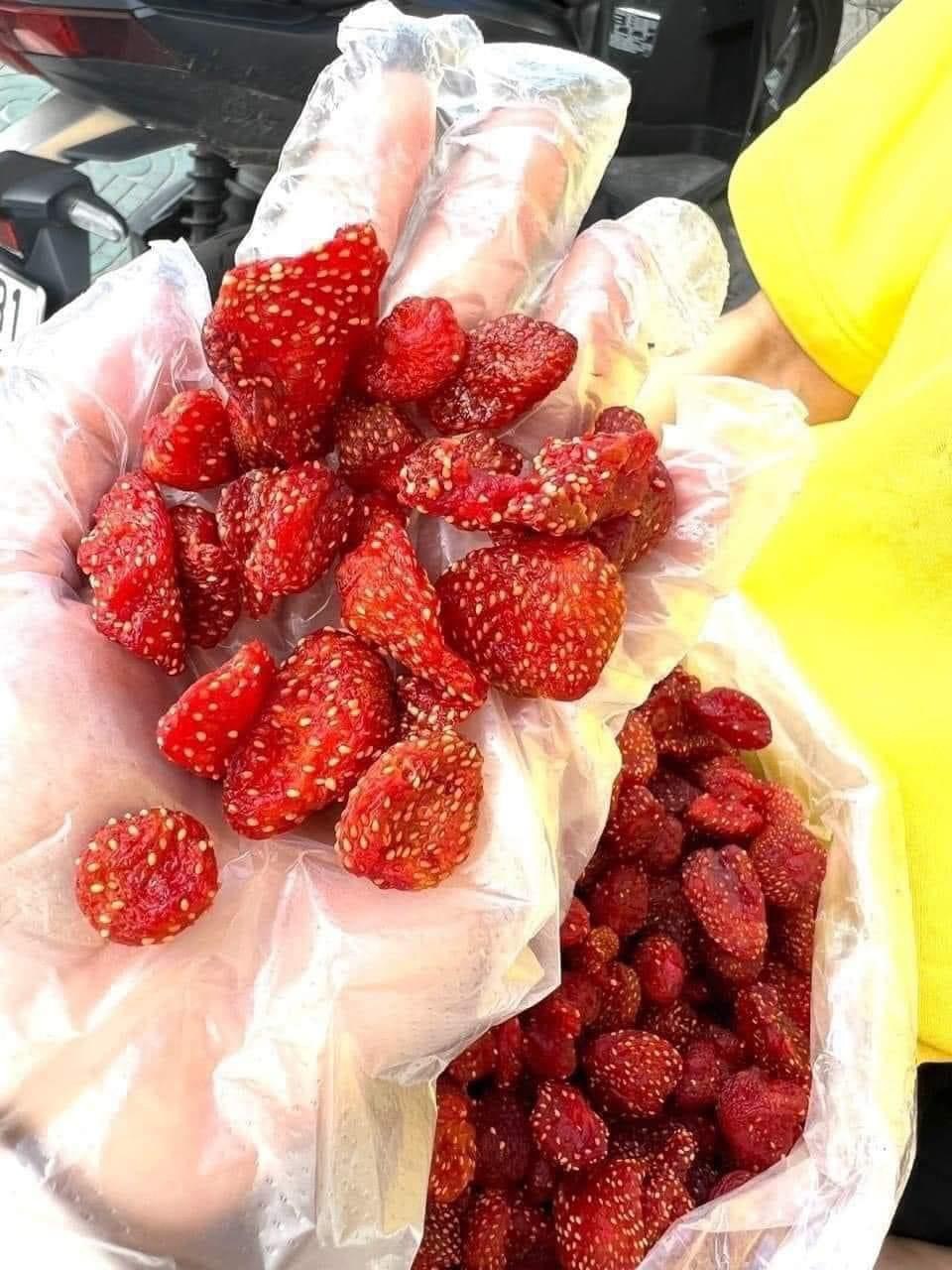 Dâu sấy dẻo Đà Lạt