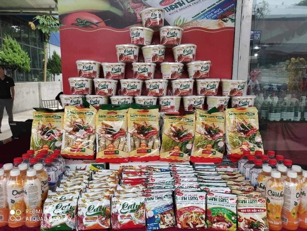 Mì thanh long nấu lẩu