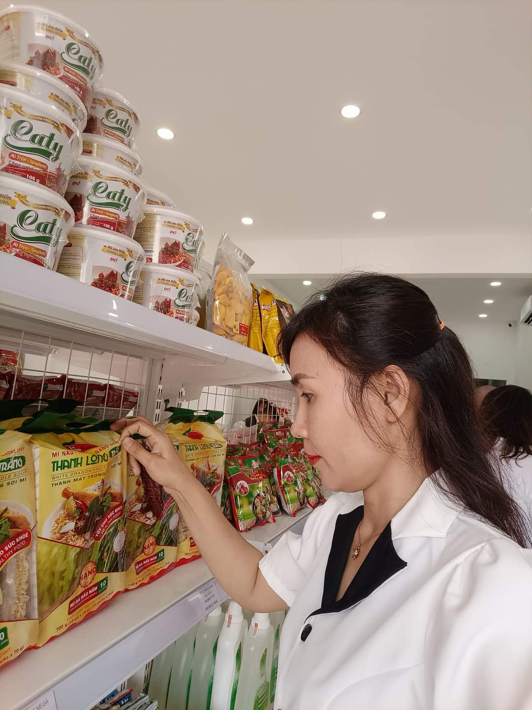 Mì thanh long nấu lẩu