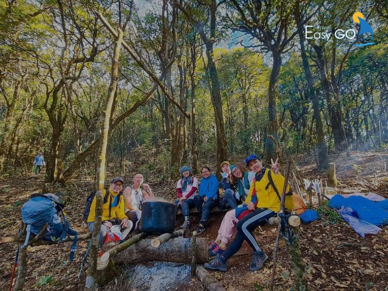 Trekking  khám phá vẻ đẹp hoang sơ của núi rừng Tây Bắc