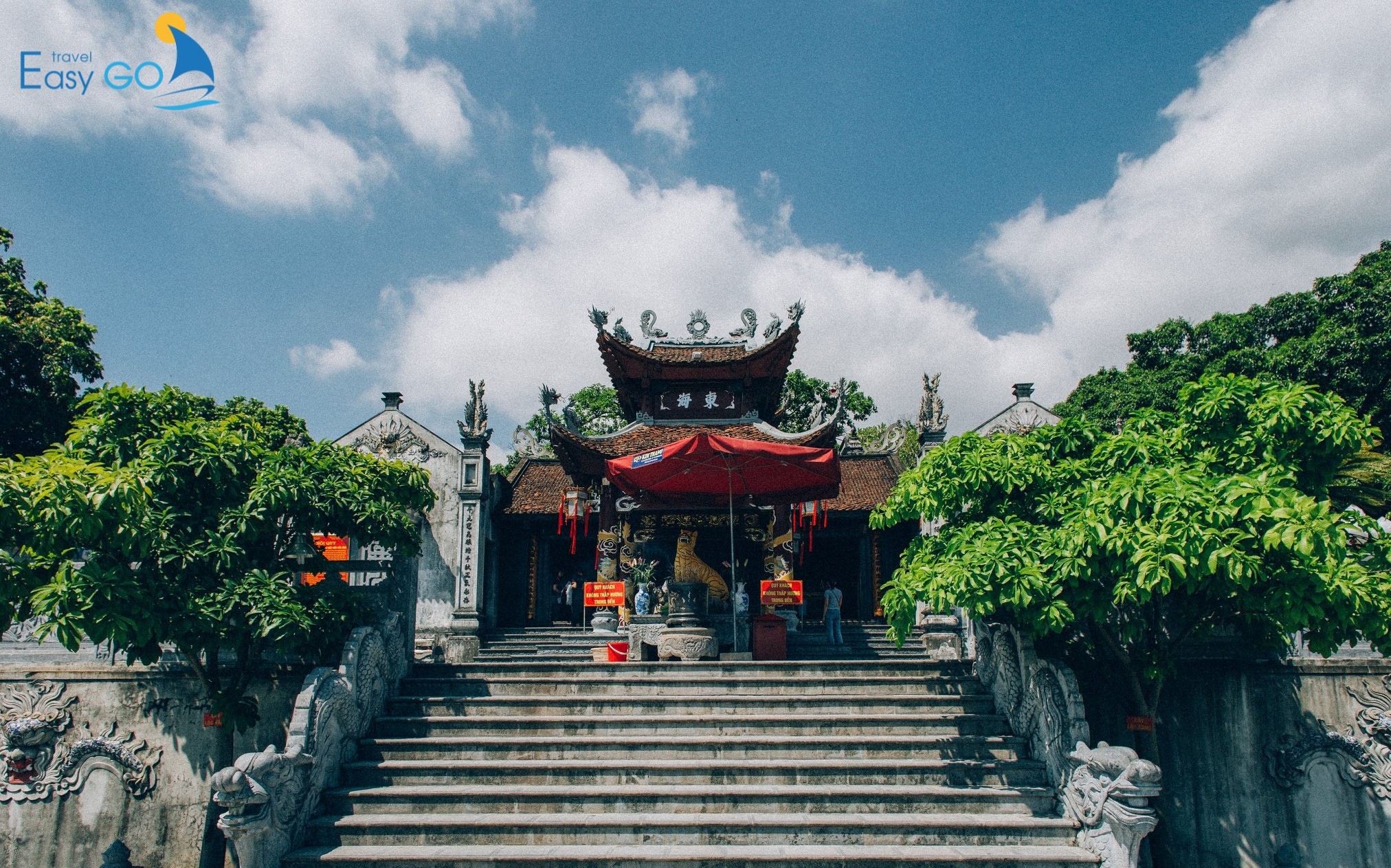 Đền Cửa Ông có kiến trúc cổ kính