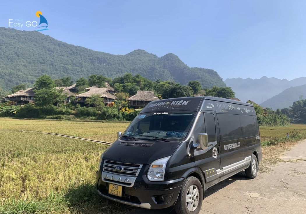 Di chuyển đến bản Lác bằng xe limousine