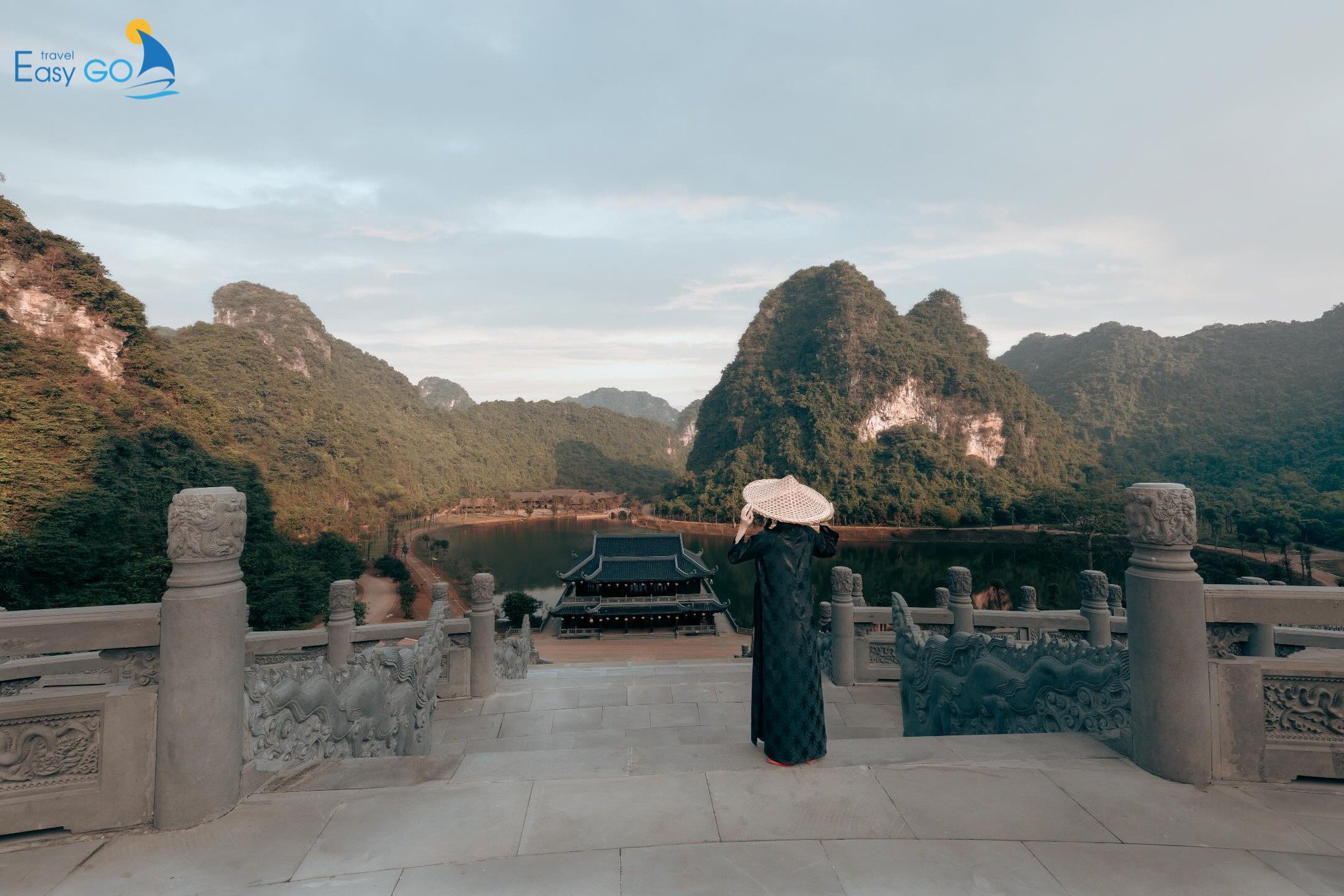 Góc nhìn từ trên cao Đàn Tế Trời, ôm trọn Thung Ui vào khung hình