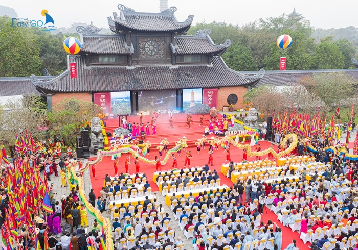 Tham gia lễ hội Bái Đính