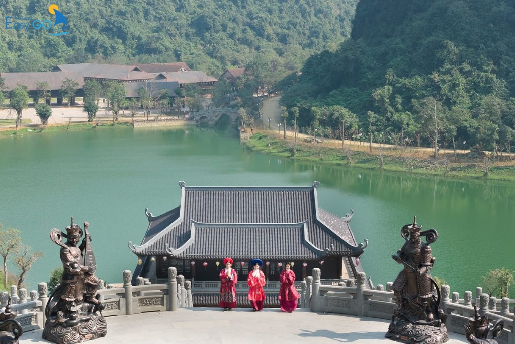 Toàn cảnh Thung Ui từ trên cao Đàn Tế Trời