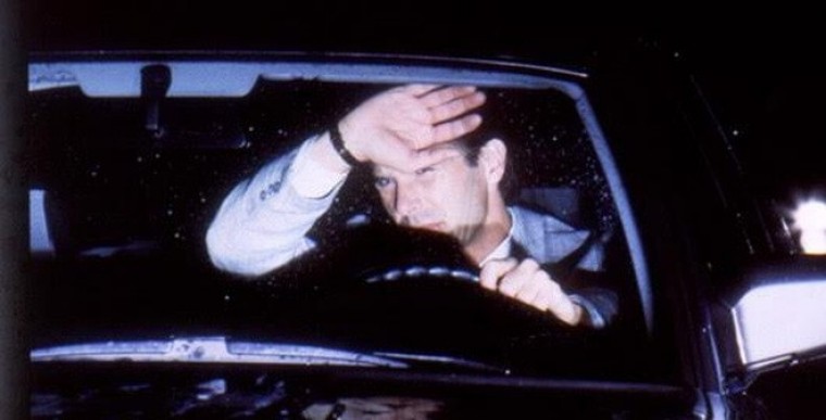 Tại sao đèn pha ô tô ngược chiều có thể gây ra hiện tượng mù tạm thời?