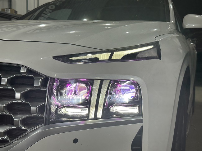 KHI HYUNDAI SANTAFE 2022 LÊN 4 BI LASER