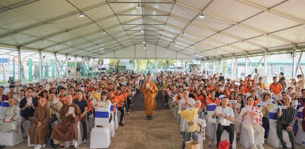 Nhà sư có kênh TikTok triệu view ra mắt sách “Vẻ đẹp của sự cô đơn”