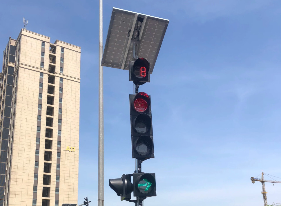 Thi công đèn tín hiệu giao thông