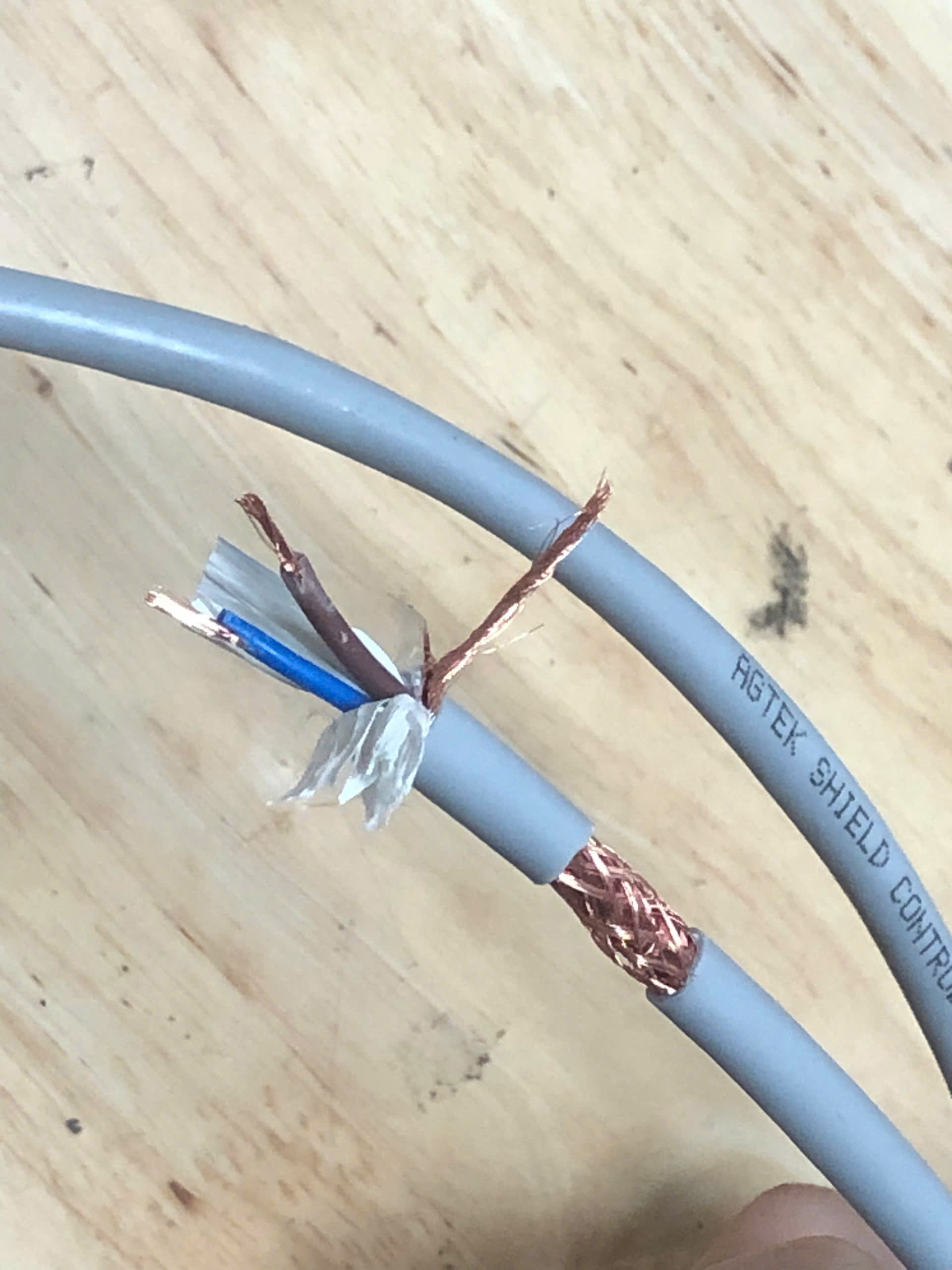 Có lưới 2x1.5 - Dây cáp điều khiển có lưới chống nhiễu RVV 2x1.5 AGTEK