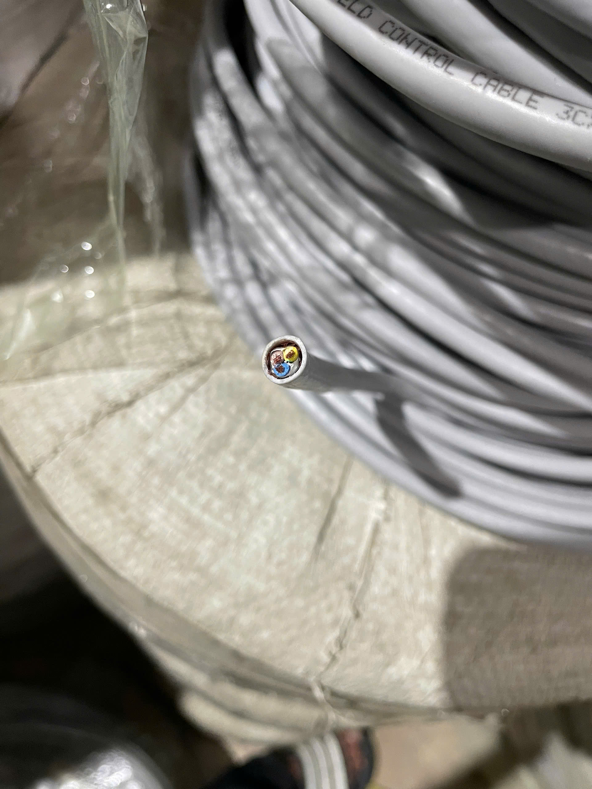 Có lưới 3x1.5 - Dây cáp điều khiển có lưới chống nhiễu RVV 3x1.5 AGTEK