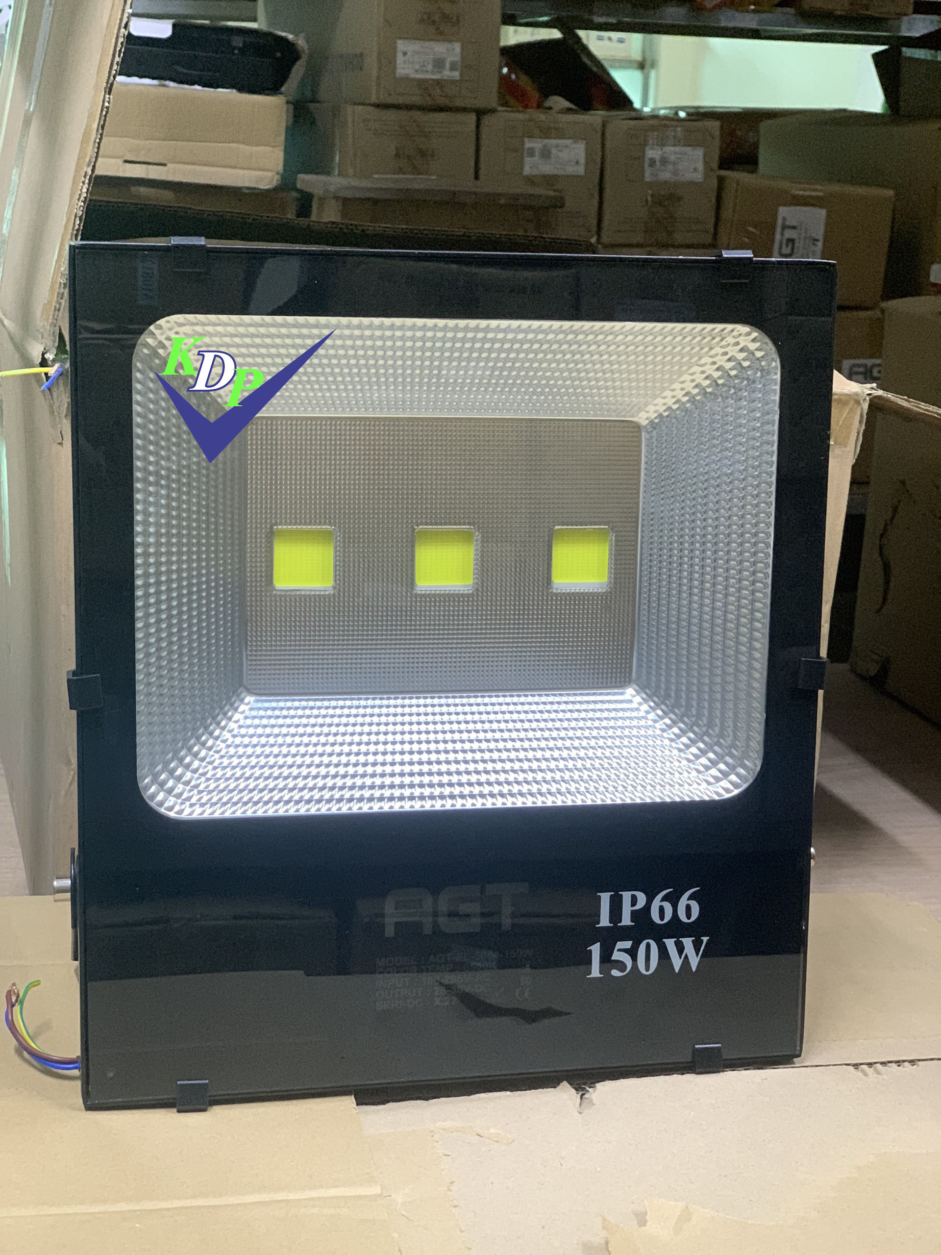 Đèn pha led 150W IP66 vỏ đen 5054 – 3 mắt kiểu mới AGT