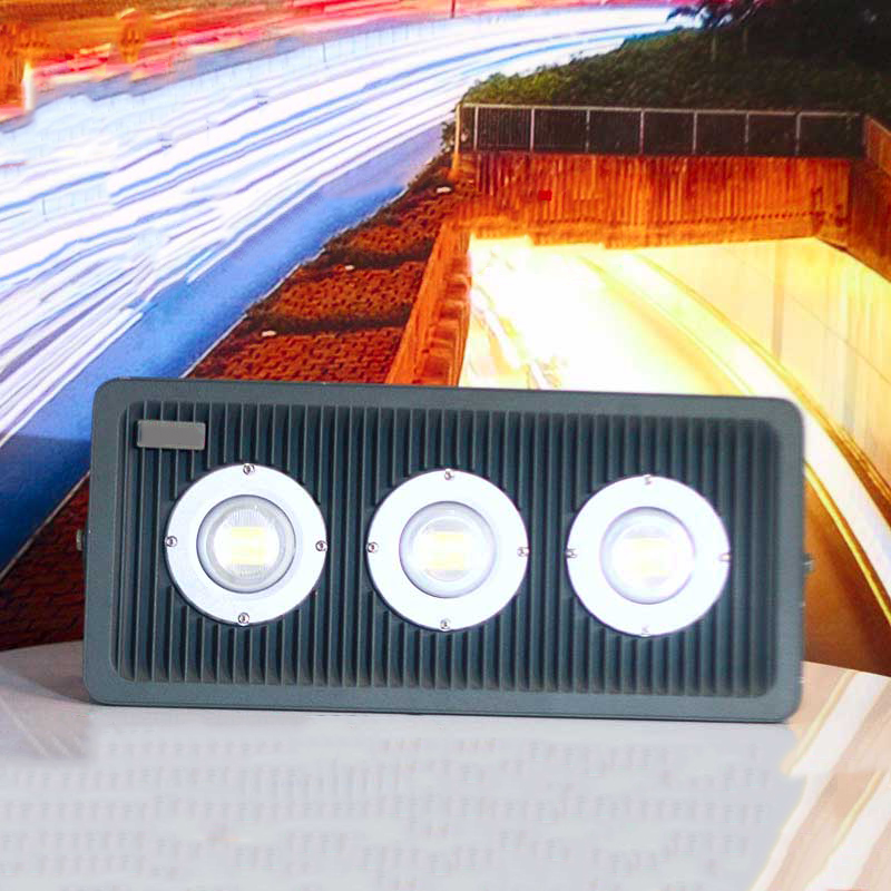 Đèn pha chống cháy nổ 150W - (3*50w)